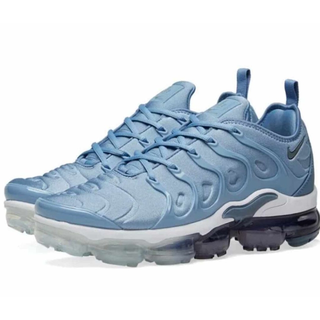 NIKE AIR VAPORMAX PLUS AZUL CLARO - The Outlet Sneakers