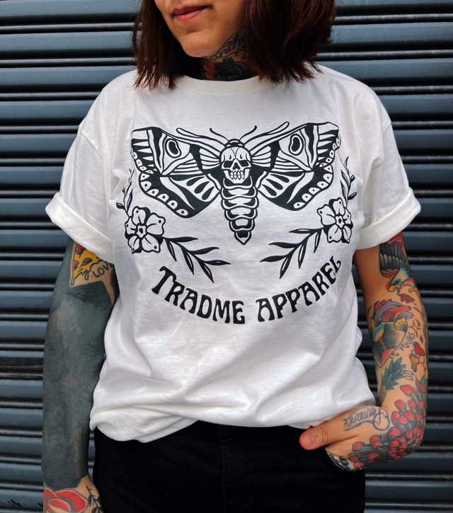 Camisetas estampadas com desenhos de tattoos