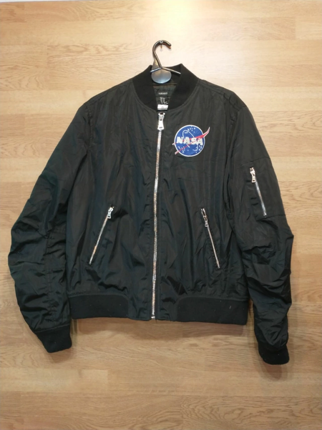 Campera Nasa Forever 21 talle L J467 - - CHICAGO.FROGS