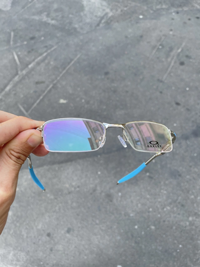Óculos Oakley Armação Prata/Azul - Mamba Negra Store
