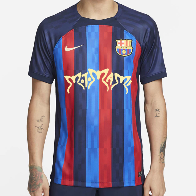 Camisa Barcelona 'Motomami' I 2022/23 Torcedor - Grená+Azul