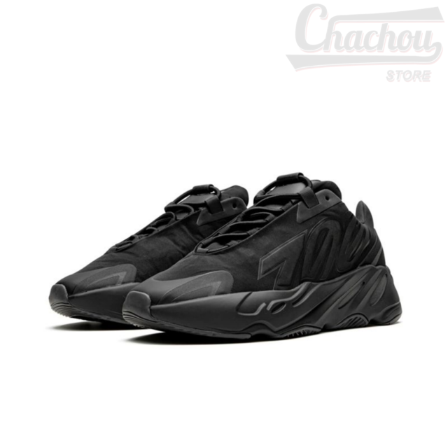 Tênis Adidas Yeezy 700 MNVN Preto 'Triple Black'