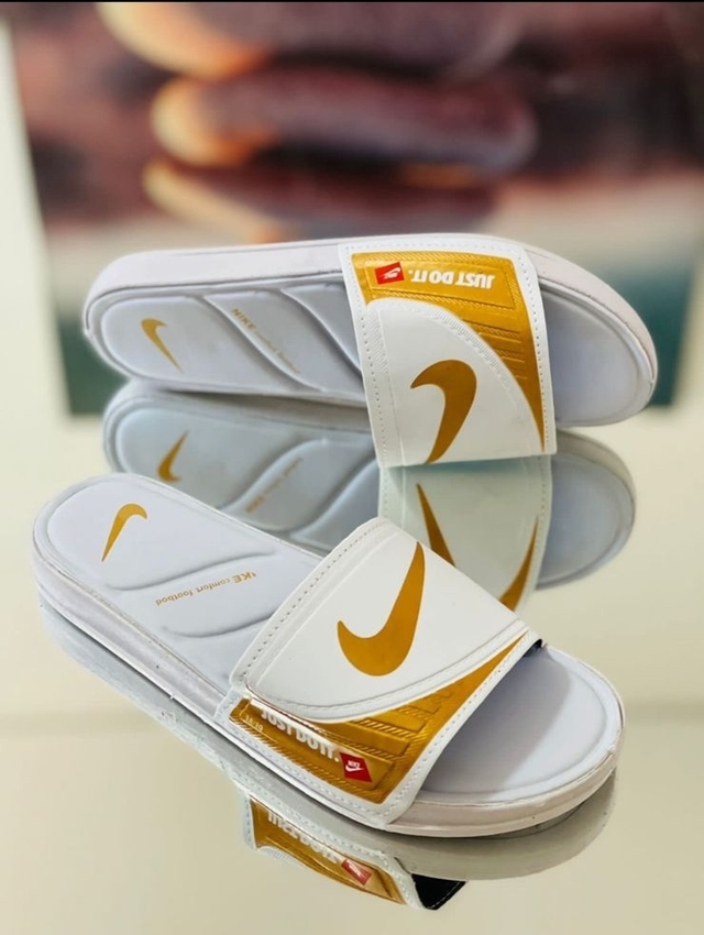 Sandália Nike Just Do It ( Branco/Dourado )