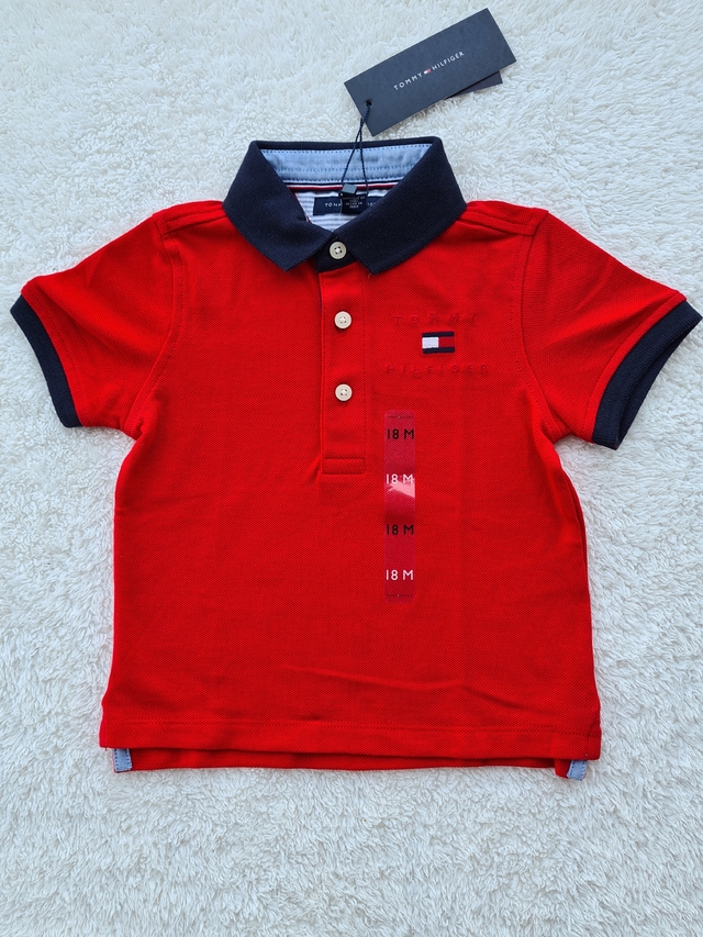 Camisa polo Tommy Hilfiger Vermelha com detalhes azul marinho