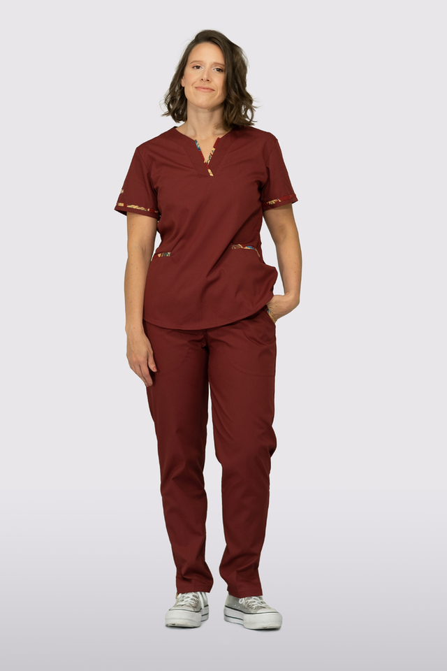 Ambo Rubi Bordo con diseño para Mujer y uniformes médicos