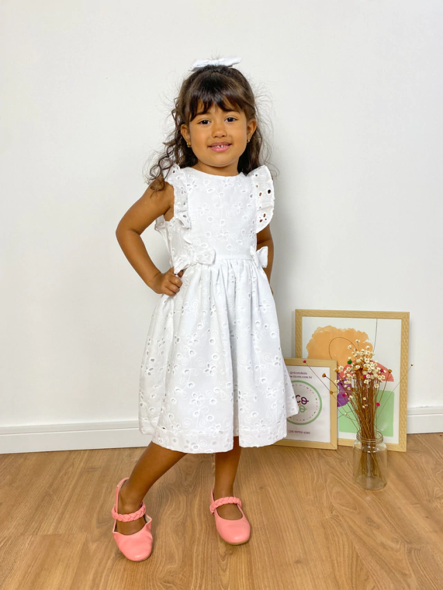Vestido infantil menina de laise branco bordado floral com babados e laço  Tam 6 meses a 6 anos Isabela