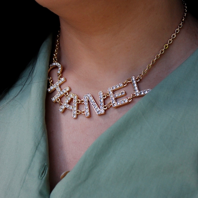 Colar Chanel Nome Luxo - Lú Alcântara Maison