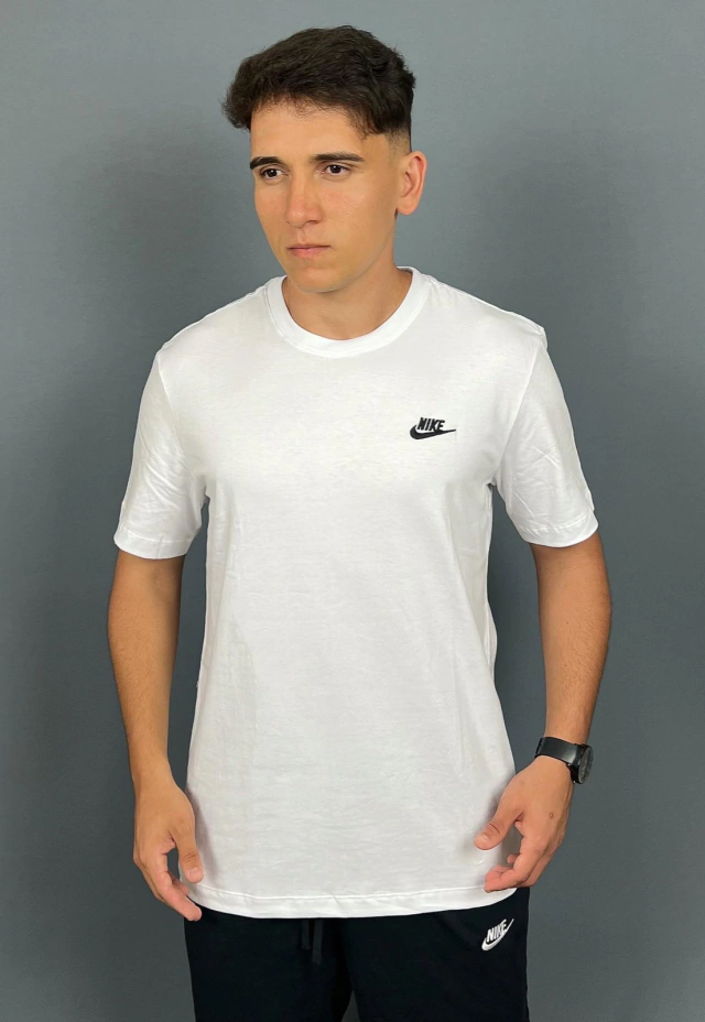 Camiseta Nike Básica Masculino - AR4997