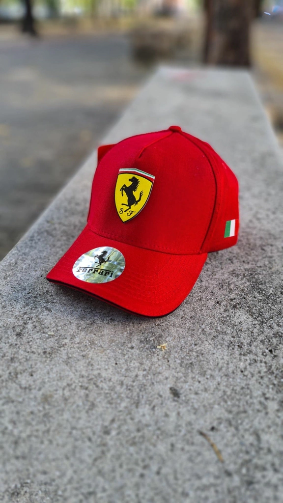 Boné da Ferrari vermelho