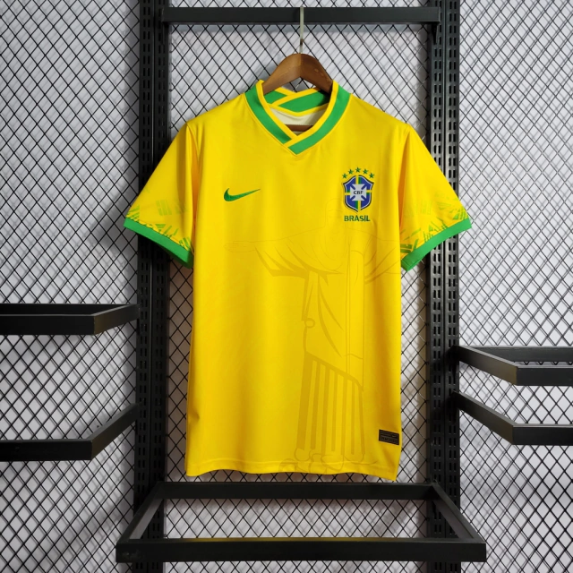 Camisa Seleção Brasil Cristo Redentor 22/23 Amarela - Nike - Masculino  Torcedor