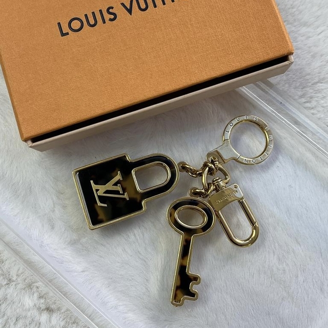 Louis Vuitton Chaveiro Confidence Acetato