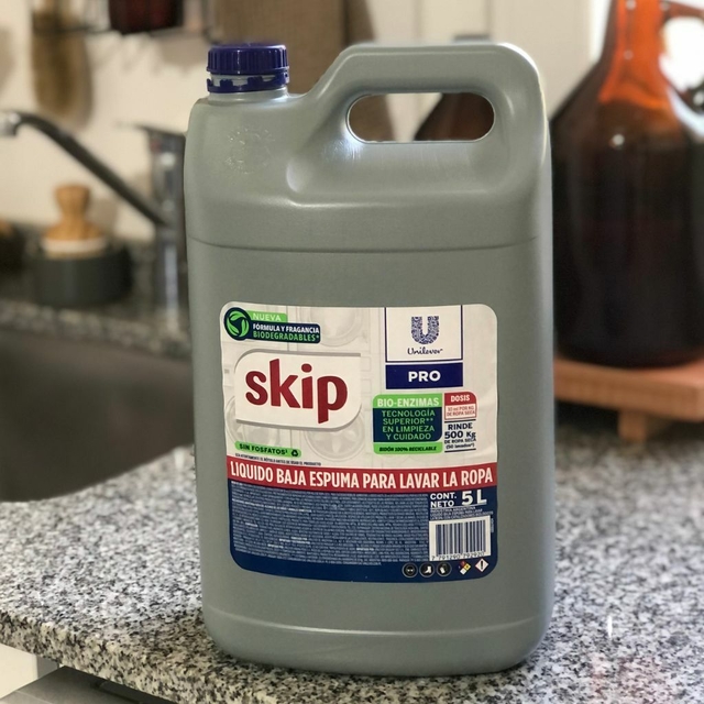 Jabon líquido para ropa Skip baja espuma 5 lts