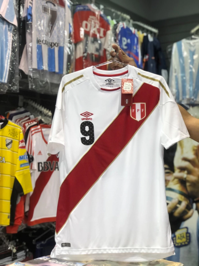 Camiseta Perú Titular 2018 Umbro + Nombre + Número