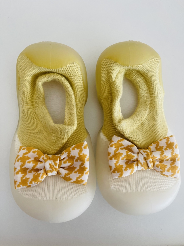 unir Verter Circo Zapatos para niña amarillos - Comprar en Habítate