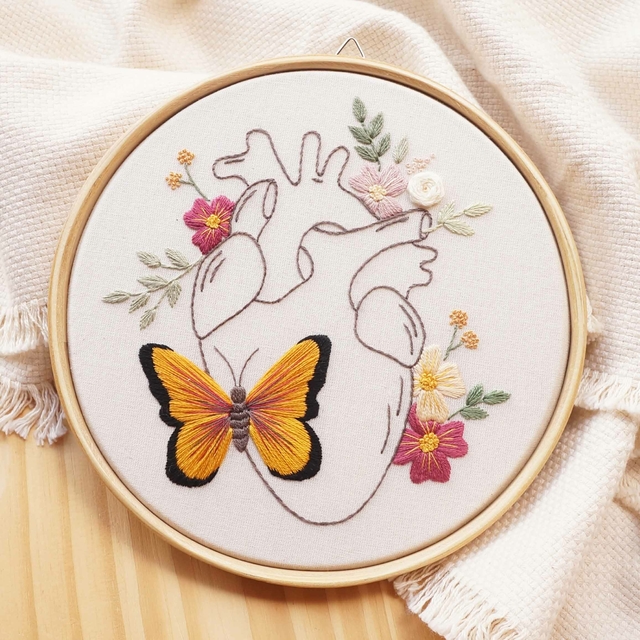 Bastidor bordado Coração borboleta - Bordadoria
