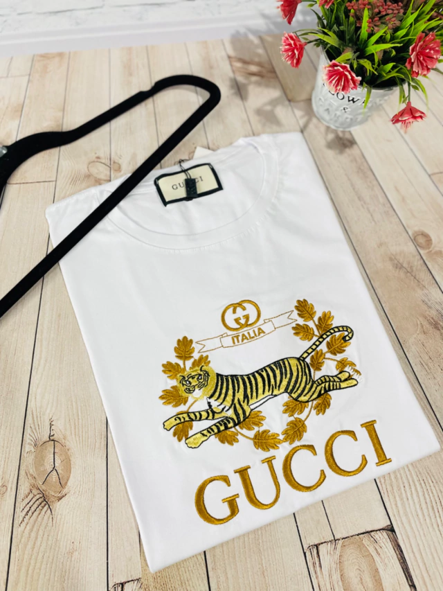 Camiseta Gucci GG tigre - Comprar em Griffe