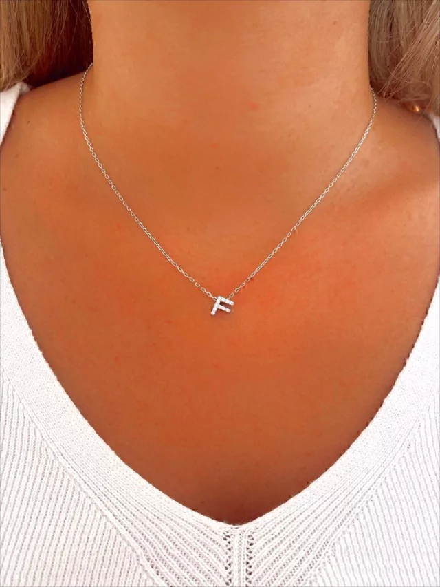 Collar inicial "F" strass - Malablack Accesorios