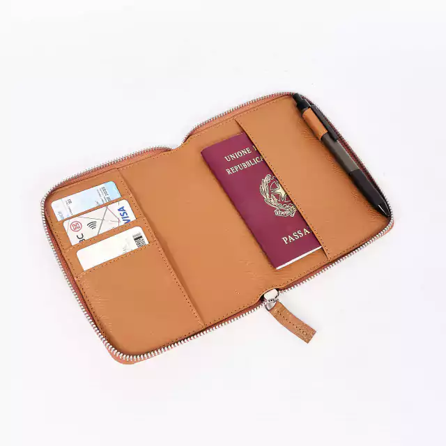 Porta pasaporte en Cuero Suela