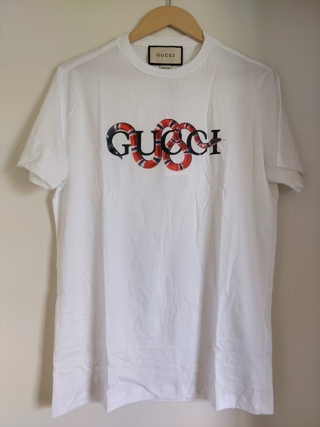 Camiseta Gucci cobra - Comprar em GVimport