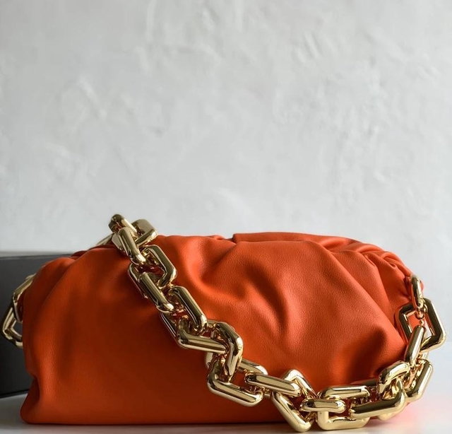 pouch bolsa with chain