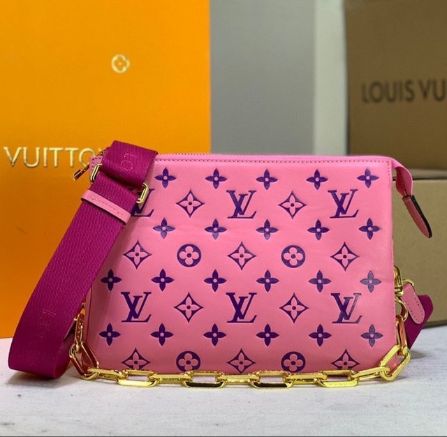 Bolsa Louis Vuitton Coussin PM Rosa