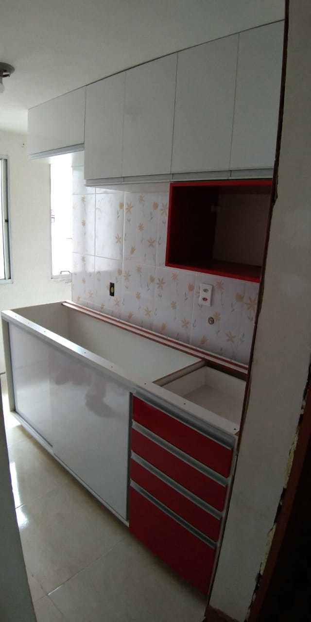Conjunto de gabinete e armário para cozinha MDF Branco com vermelho.códCNJA