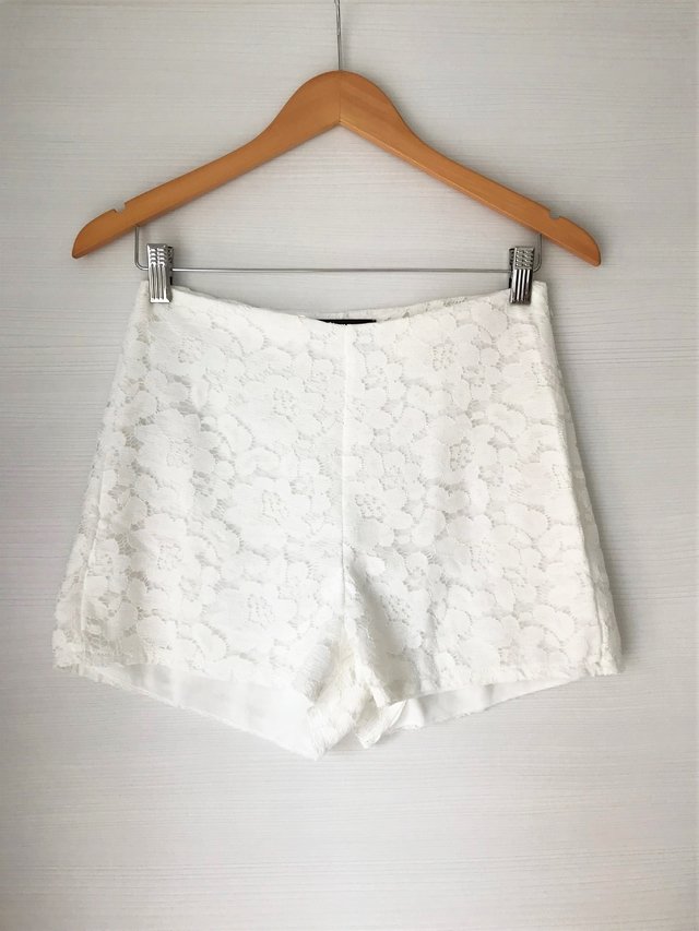 Shorts Renda Alto Branco Off - Comprar em ACHADOS96