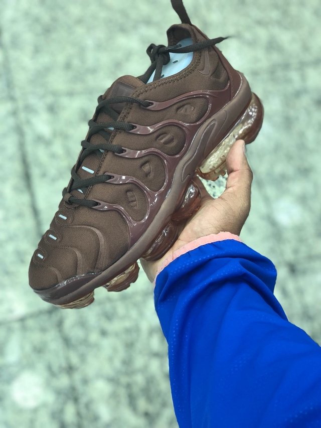 vapormax plus marrom