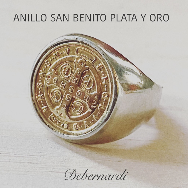Anillo San Benito en plata y oro 18 tipo sello 2210