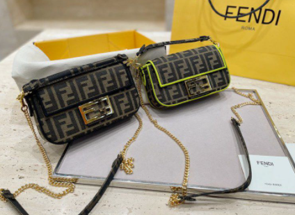 fendi pouch bolsa