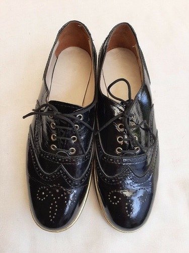Zapatos Abotinados De Charol Negro Y Dorado - Talle 39