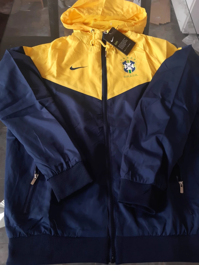 Campera Nike Rompeviento Brasil Amarillo y Azul