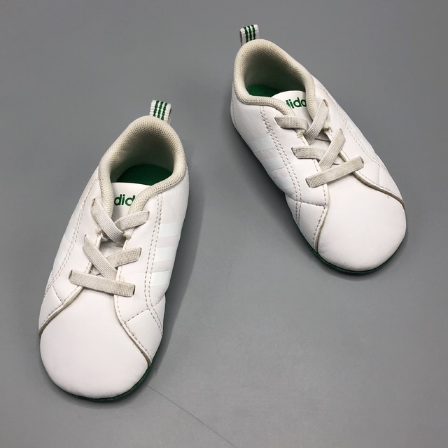 Zapatillas Adidas Talle 19 FR blancas verdes - no caminantes - (12cm s