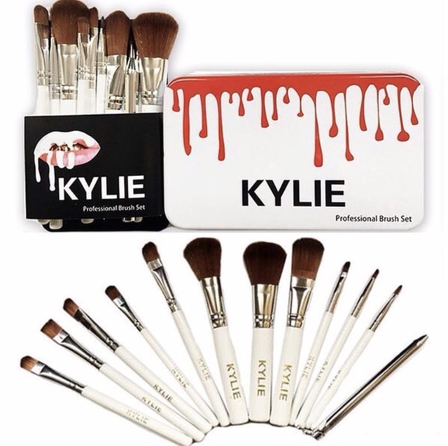 Brochas Kylie Jenner Blancas - Comprar en Makeupsomg