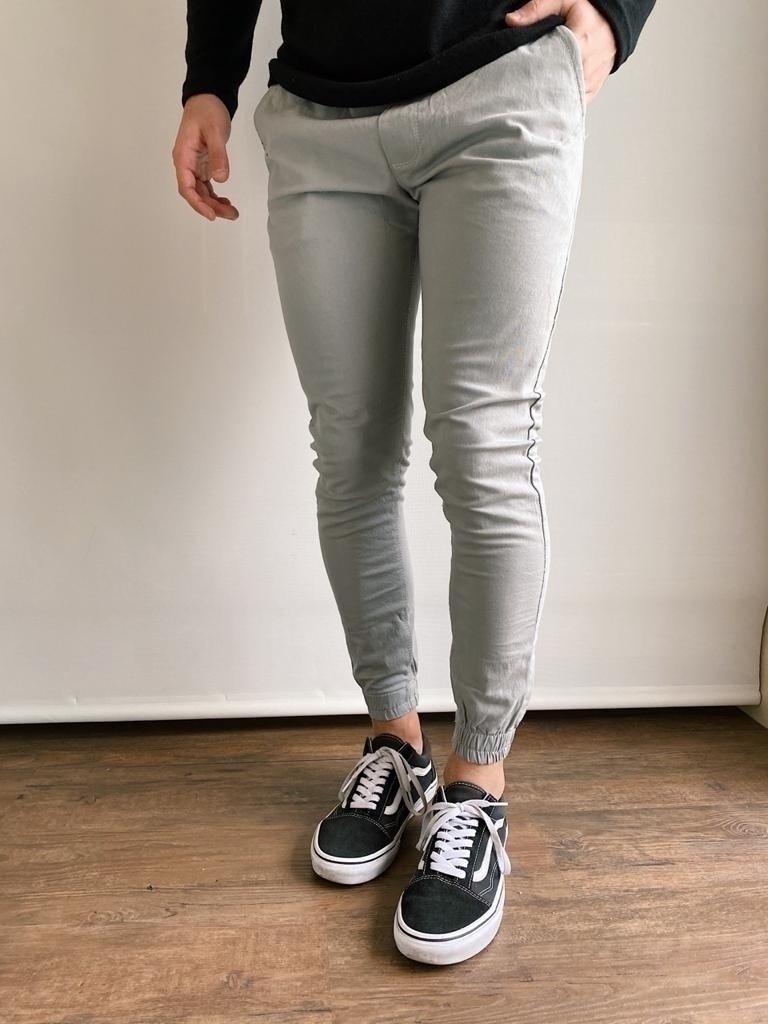 Jogger de color gris perla – COMFORT JEANS