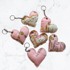 Imagen de LLAVERO CORAZÓN ROSA GABARDINA