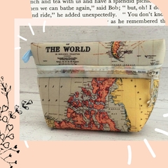 NECESER/ CARTUCHERA "THE WORLD"