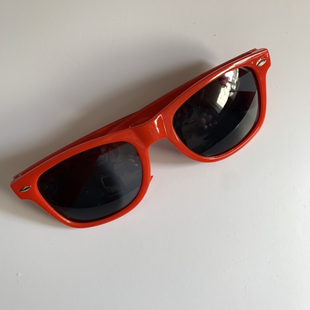 Lentes de sol de color rojo para hombre | FASHIOLA.mx