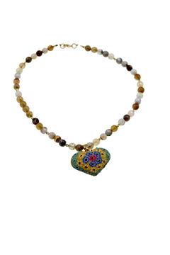 Corazón de Copal con Gargantilla de Piedras Naturales