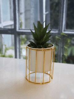 Planta Artificial En Maceta Ceramica Con Soporte Metálico Gold en internet