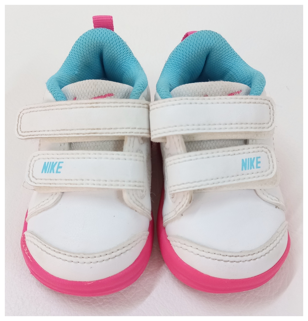 ZAPATILLAS BLANCA SUELA ROSA PIPA CELESTE- NIKE- TALLE 19 (10 CM DE SUELA)