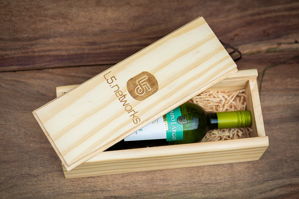 Caixa para vinho madeira padrinhos / casamento / presente