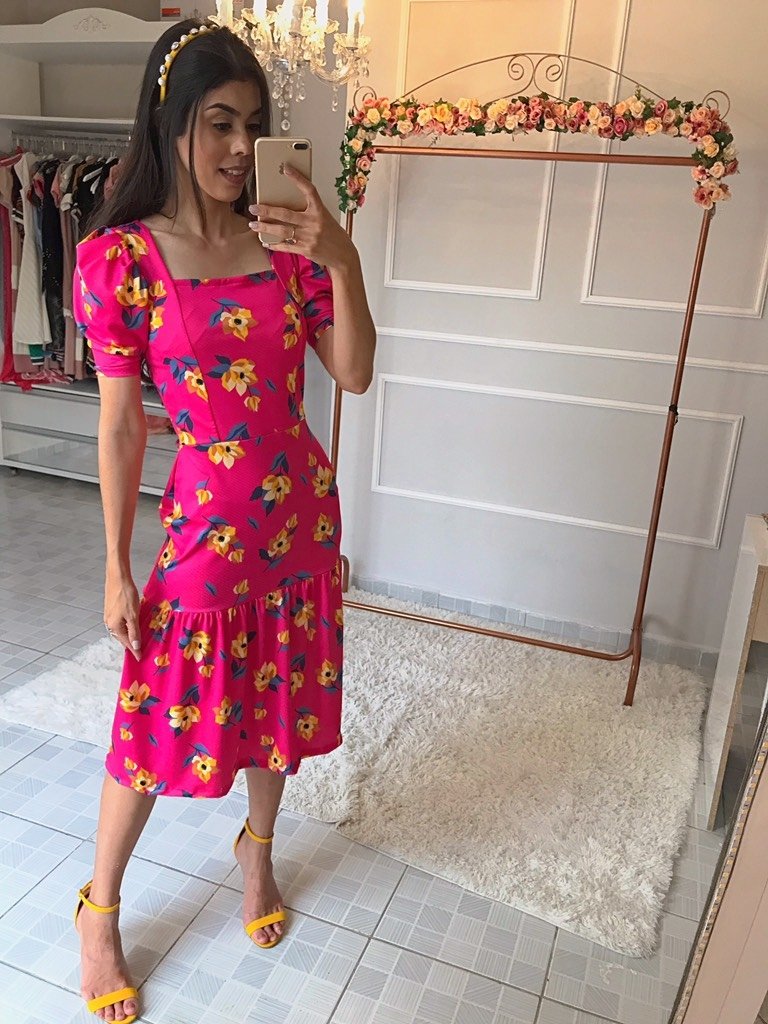 Vestido floral verão com babado na barra