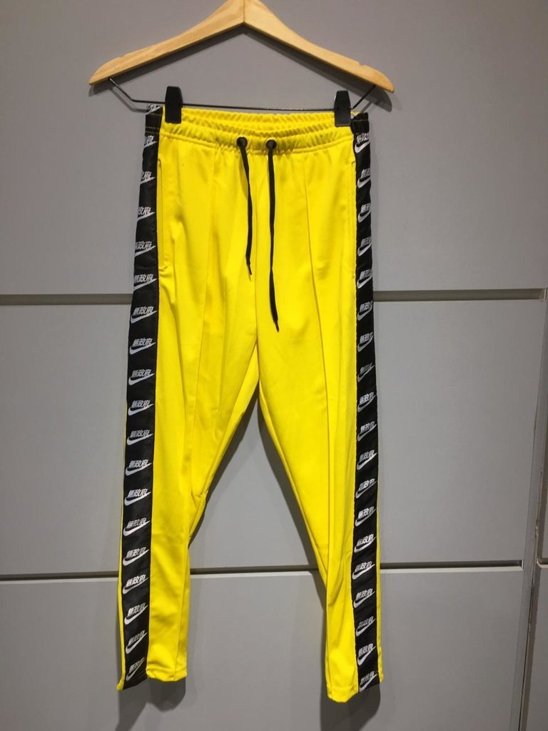 Pantalon Deportivo Nike Japan Amarillo - KITCH TECH