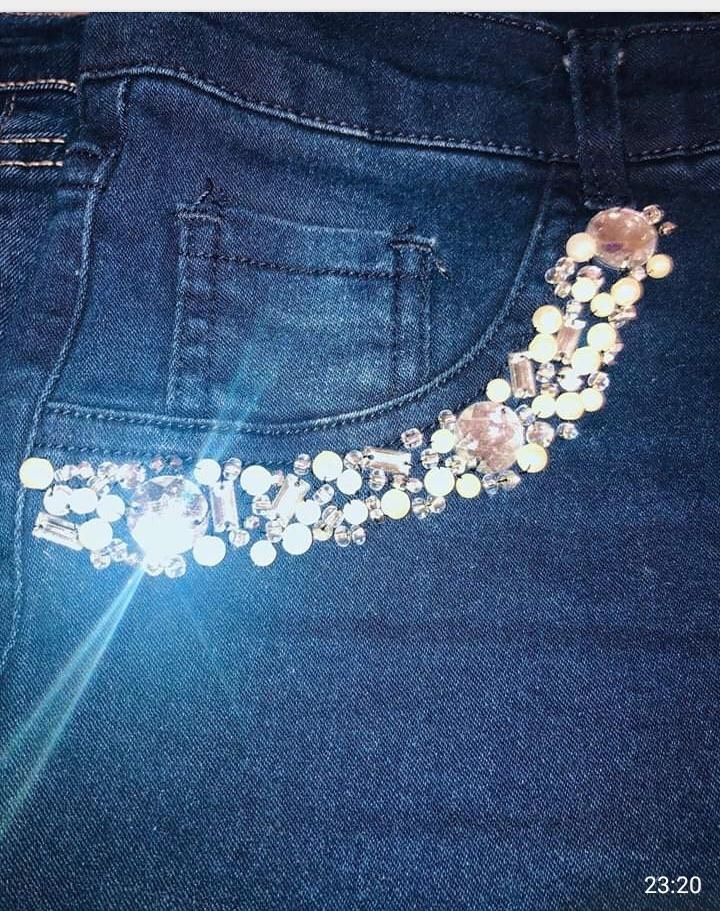 Jean bordado en bolsillos con perlas - Pilar Prada
