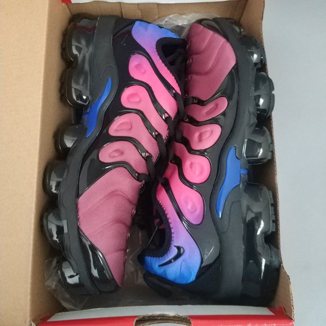 nike air vapormax plus hyper violet