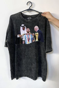 Remera Messi y el Jeque (Nevada o Negra) - comprar online