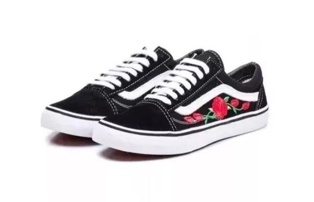 tenis vans preto floral