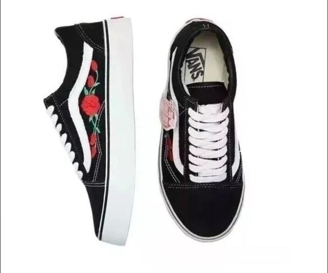 tenis vans preto floral