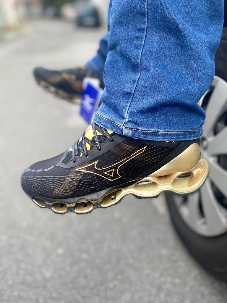 mizuno x dourado